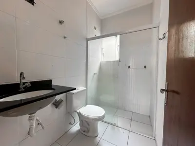 Casa - Térrea com 3 quartos (sendo 1 suite(s)) a 600,00 metros praia.