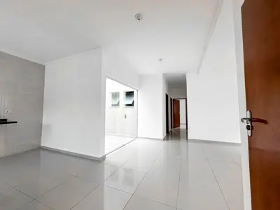 Casa - Térrea com 3 quartos (sendo 1 suite(s)) a 600,00 metros praia.