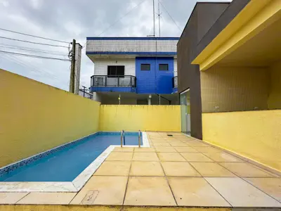 Casa - Térrea com 3 quartos (sendo 1 suite(s)) a 600,00 metros praia.