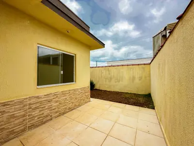 Casa - Térrea com 3 quartos (sendo 1 suite(s)) a 600,00 metros praia.