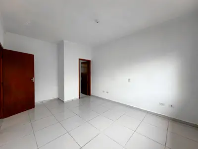 Casa - Térrea com 3 quartos (sendo 1 suite(s)) a 600,00 metros praia.