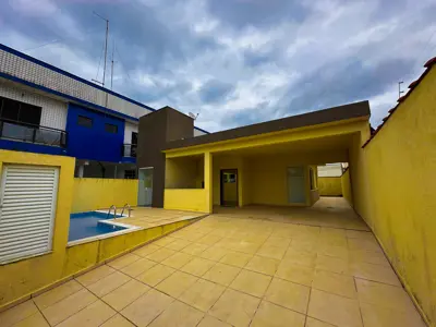 Casa - Térrea com 3 quartos (sendo 1 suite(s)) a 600,00 metros praia.