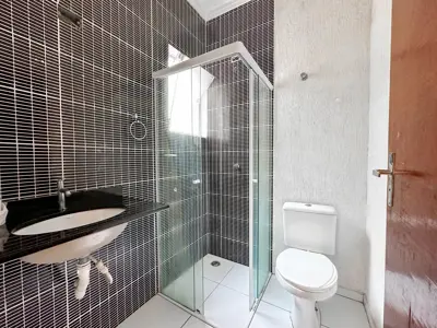 Casa - Térrea com 3 quartos (sendo 1 suite(s)) a 600,00 metros praia.