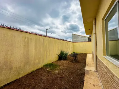Casa - Térrea com 3 quartos (sendo 1 suite(s)) a 600,00 metros praia.