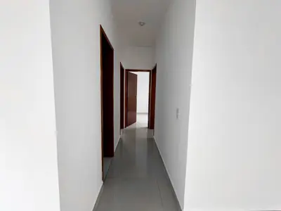 Casa - Térrea com 3 quartos (sendo 1 suite(s)) a 600,00 metros praia.