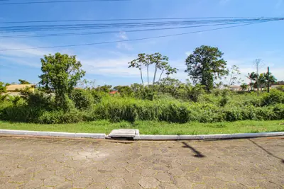 Terreno para venda no bairro 51, em Peruíbe / SP.