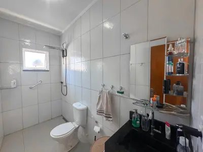 Casa - Térrea com 2 quartos (sendo 1 suite(s)) a 2000,00 metros praia.