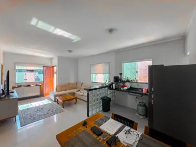 Casa - Térrea com 2 quartos (sendo 1 suite(s)) a 2000,00 metros praia.