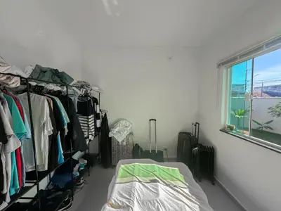 Casa - Térrea com 2 quartos (sendo 1 suite(s)) a 2000,00 metros praia.