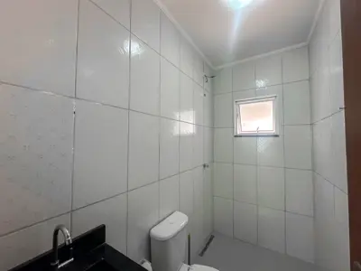 Casa - Térrea com 2 quartos (sendo 1 suite(s)) a 2000,00 metros praia.