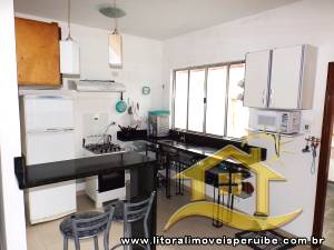 Casa - Térrea com 3 dormitórios (sendo 1 suite(s)) a 250,00 metros praia.