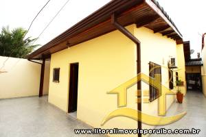 Casa - Térrea com 3 dormitórios (sendo 1 suite(s)) a 0,00 metros praia.