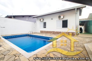 Casa - Térrea com 3 dormitórios (sendo 1 suite(s)) a 0,00 metros praia.