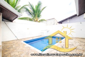 Casa - Térrea com 3 dormitórios (sendo 1 suite(s)) a 0,00 metros praia.
