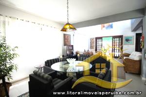 Casa - Sobrado com 4 quartos (sendo 4 suite(s)) a 500,00 metros praia.