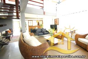 Casa - Sobrado com 4 quartos (sendo 4 suite(s)) a 500,00 metros praia.