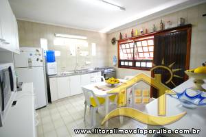 Casa - Sobrado com 4 quartos (sendo 4 suite(s)) a 500,00 metros praia.