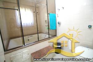 Casa - Sobrado com 4 quartos (sendo 4 suite(s)) a 500,00 metros praia.