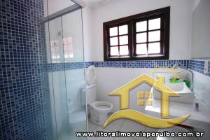 Casa - Sobrado com 4 quartos (sendo 4 suite(s)) a 500,00 metros praia.