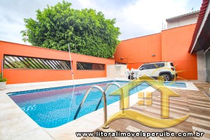 Casa - Térrea com piscina com 4 dormitórios (sendo 3 suite(s)) a 0,00 metros praia.