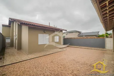 Casa para venda no bairro 43, em Peruíbe / SP.