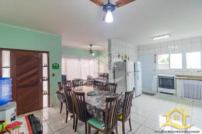 Casa para venda no bairro 43, em Peruíbe / SP.
