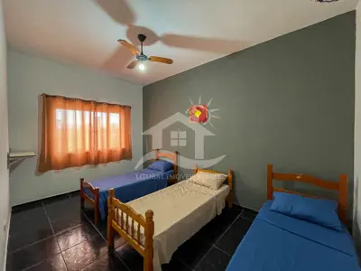 Casa - Sobrado com 4 dormitórios (sendo 3 suite(s)) a 300,00 metros praia.