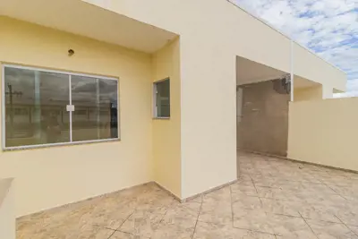 Apartamento - Sobreloja com 2 dormitórios (sendo 1 suite(s)) a 200,00 metros praia.