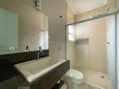 Casa - Sobrado Novo com 5 dormitórios (sendo 5 suite(s)) a 0,00 metros praia.