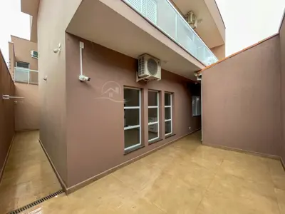 Casa - Sobrado Novo com 5 dormitórios (sendo 5 suite(s)) a 0,00 metros praia.
