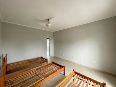 Casa - Sobrado Novo com 5 dormitórios (sendo 5 suite(s)) a 0,00 metros praia.