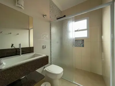 Casa - Sobrado Novo com 5 dormitórios (sendo 5 suite(s)) a 0,00 metros praia.