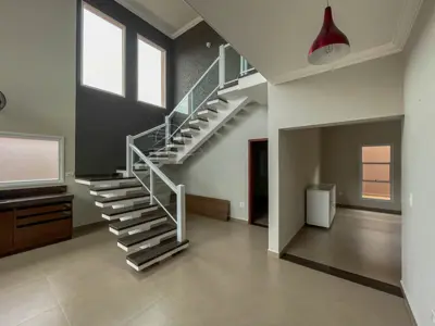 Casa - Sobrado Novo com 5 dormitórios (sendo 5 suite(s)) a 0,00 metros praia.