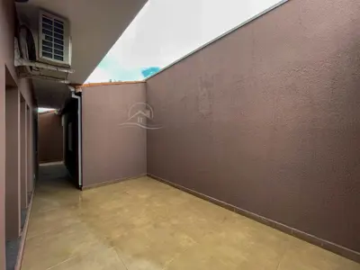 Casa - Sobrado Novo com 5 dormitórios (sendo 5 suite(s)) a 0,00 metros praia.