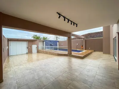 Casa - Sobrado Novo com 5 dormitórios (sendo 5 suite(s)) a 0,00 metros praia.
