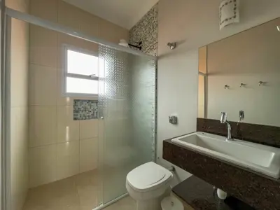 Casa - Sobrado Novo com 5 dormitórios (sendo 5 suite(s)) a 0,00 metros praia.