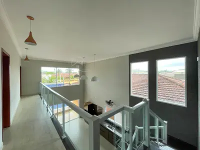 Casa - Sobrado Novo com 5 dormitórios (sendo 5 suite(s)) a 0,00 metros praia.