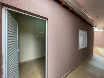 Casa - Sobrado Novo com 5 dormitórios (sendo 5 suite(s)) a 0,00 metros praia.