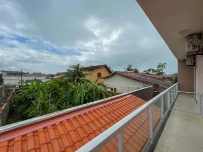 Casa - Sobrado Novo com 5 dormitórios (sendo 5 suite(s)) a 0,00 metros praia.