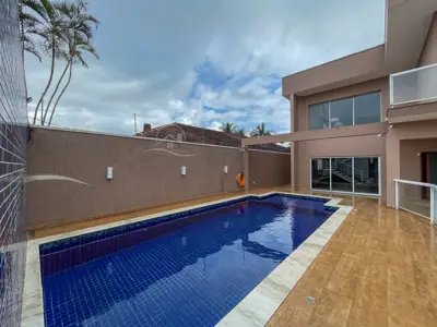 Casa - Sobrado Novo com 5 dormitórios (sendo 5 suite(s)) a 0,00 metros praia.