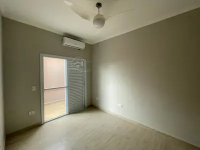 Casa - Sobrado Novo com 5 dormitórios (sendo 5 suite(s)) a 0,00 metros praia.