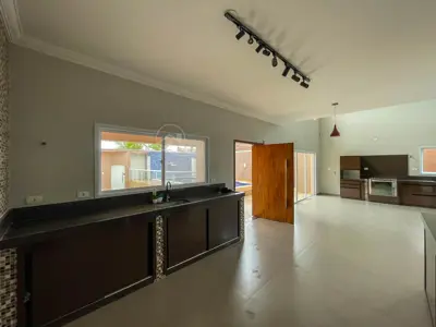 Casa - Sobrado Novo com 5 dormitórios (sendo 5 suite(s)) a 0,00 metros praia.