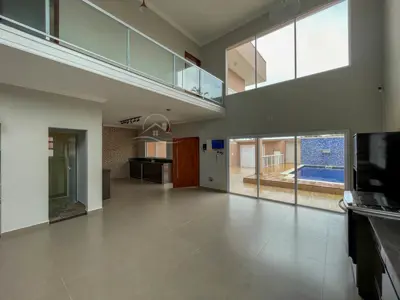 Casa - Sobrado Novo com 5 dormitórios (sendo 5 suite(s)) a 0,00 metros praia.