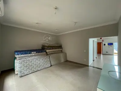 Casa - Sobrado Novo com 5 dormitórios (sendo 5 suite(s)) a 0,00 metros praia.