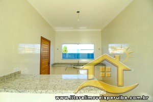 Casa - Térrea com 4 quartos (sendo 4 suite(s)) a 1,00 metros praia.