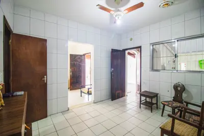 Casa - Térrea com 3 dormitórios (sendo 1 suite(s)) a 200,00 metros praia.