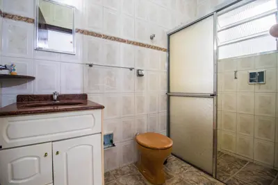 Casa - Térrea com 3 dormitórios (sendo 1 suite(s)) a 200,00 metros praia.