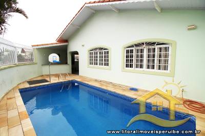 Casa - Térrea com 3 dormitórios (sendo 1 suite(s)) a 800,00 metros praia.