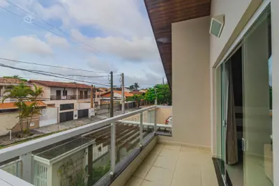 Casa - Sobrado com 3 dormitórios (sendo 0 suite(s)) a 250,00 metros praia.
