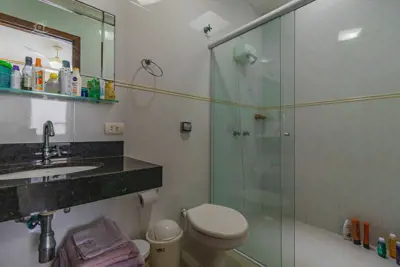 Casa - Sobrado com 3 dormitórios (sendo 0 suite(s)) a 250,00 metros praia.